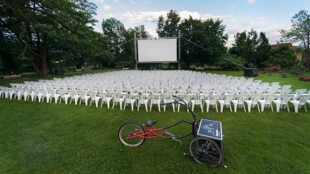 Kako smo filme gledali iz avtomobilov in ležalnikov ter sredi največjega ljubljanskega parka