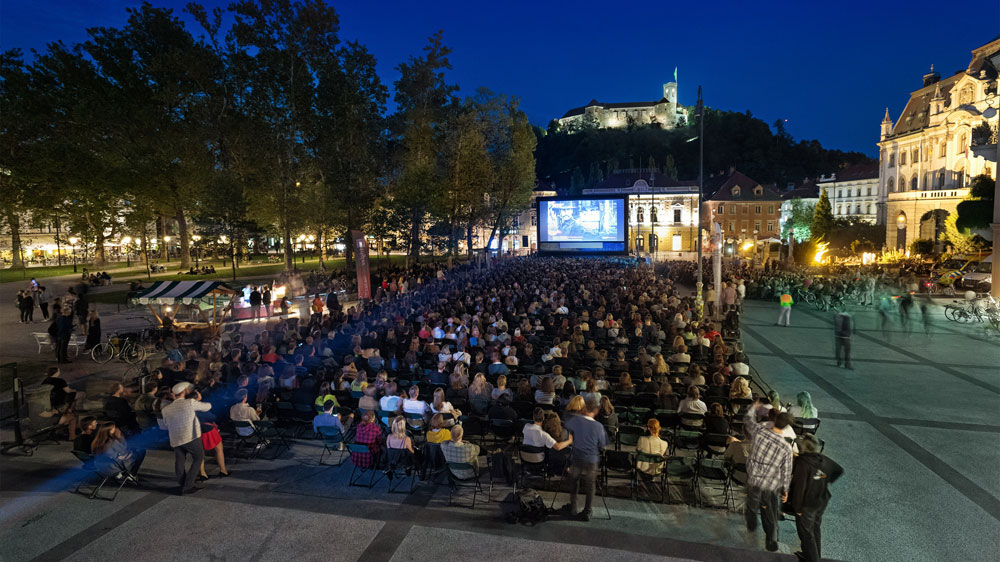 Kinodvor 10: filmske klasike brezplačno na Kongresnem trgu