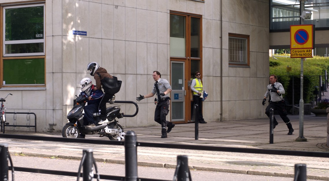 Ruben Östlund: Incident by a Bank