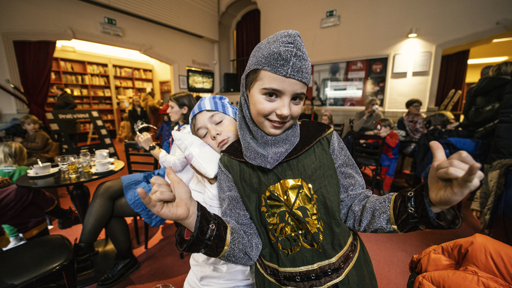 Foto utrinki pustnega dogajanja v Kinodvoru