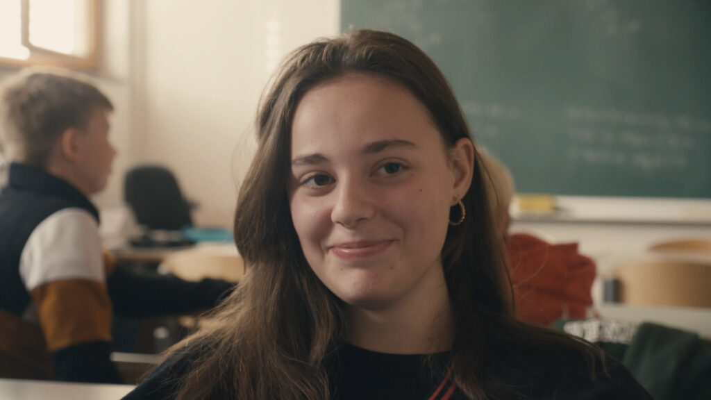 Novo sezono Filmskih srečanj ob kavi bomo pričeli z dokumentarnim filmom Novi sošolci