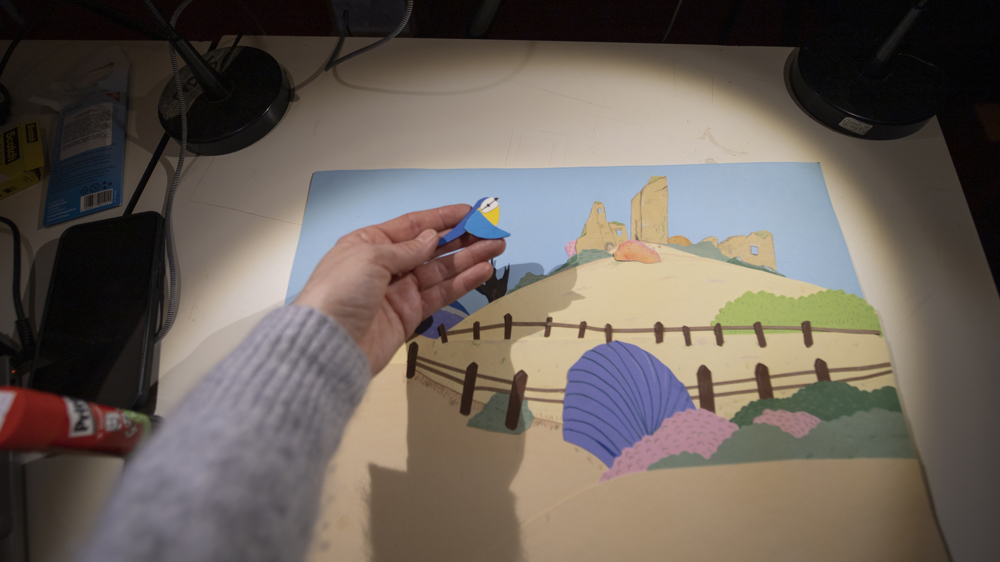 Papirnate lutke in slastni črvički na premieri